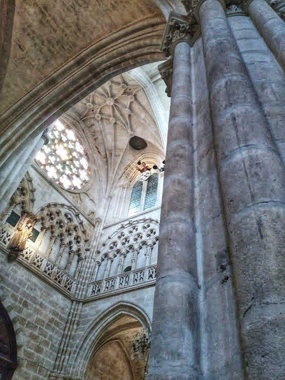 Interior catedral de Burgos Burgos y Atapuerca, historia en estado puro