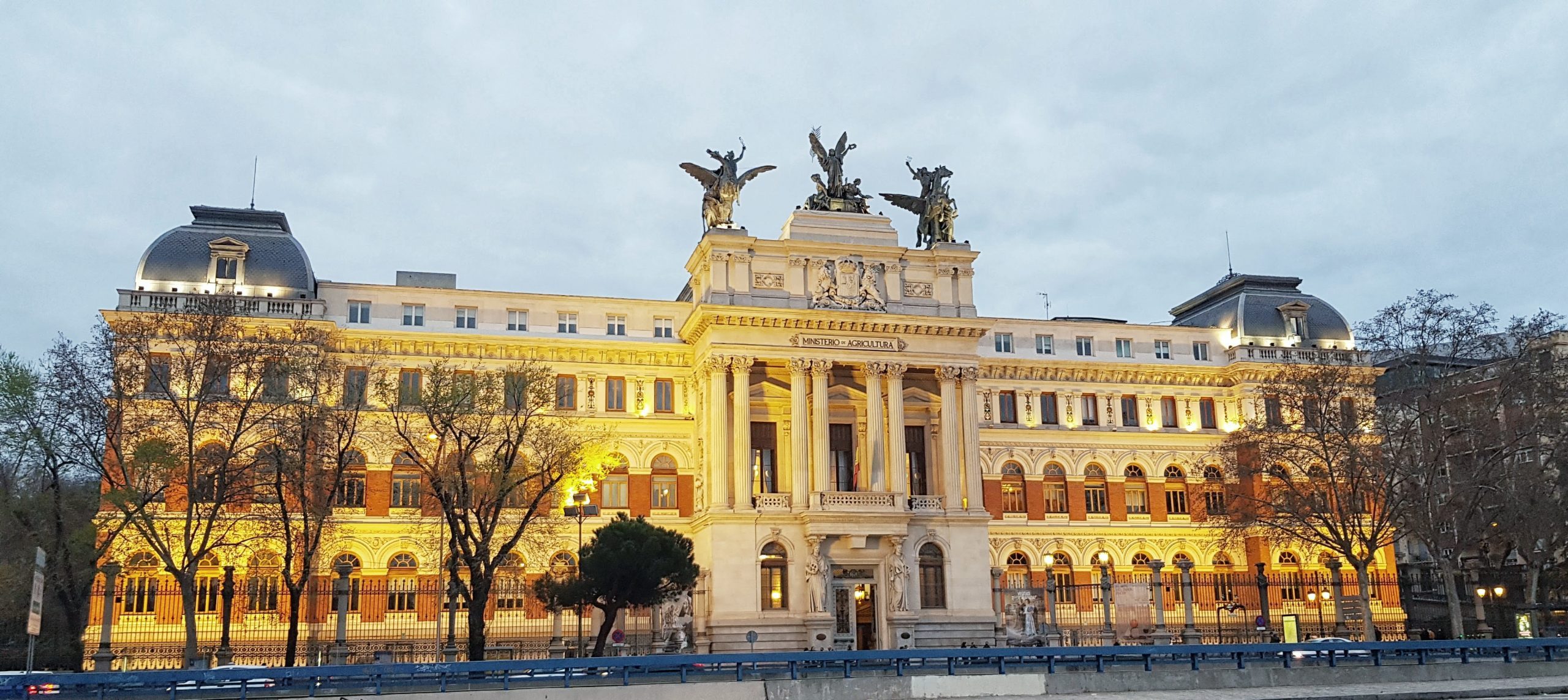 ¿Visitas Teatralizadas al Palacio de Fomento? Sí, y aquí te contamos la experiencia.