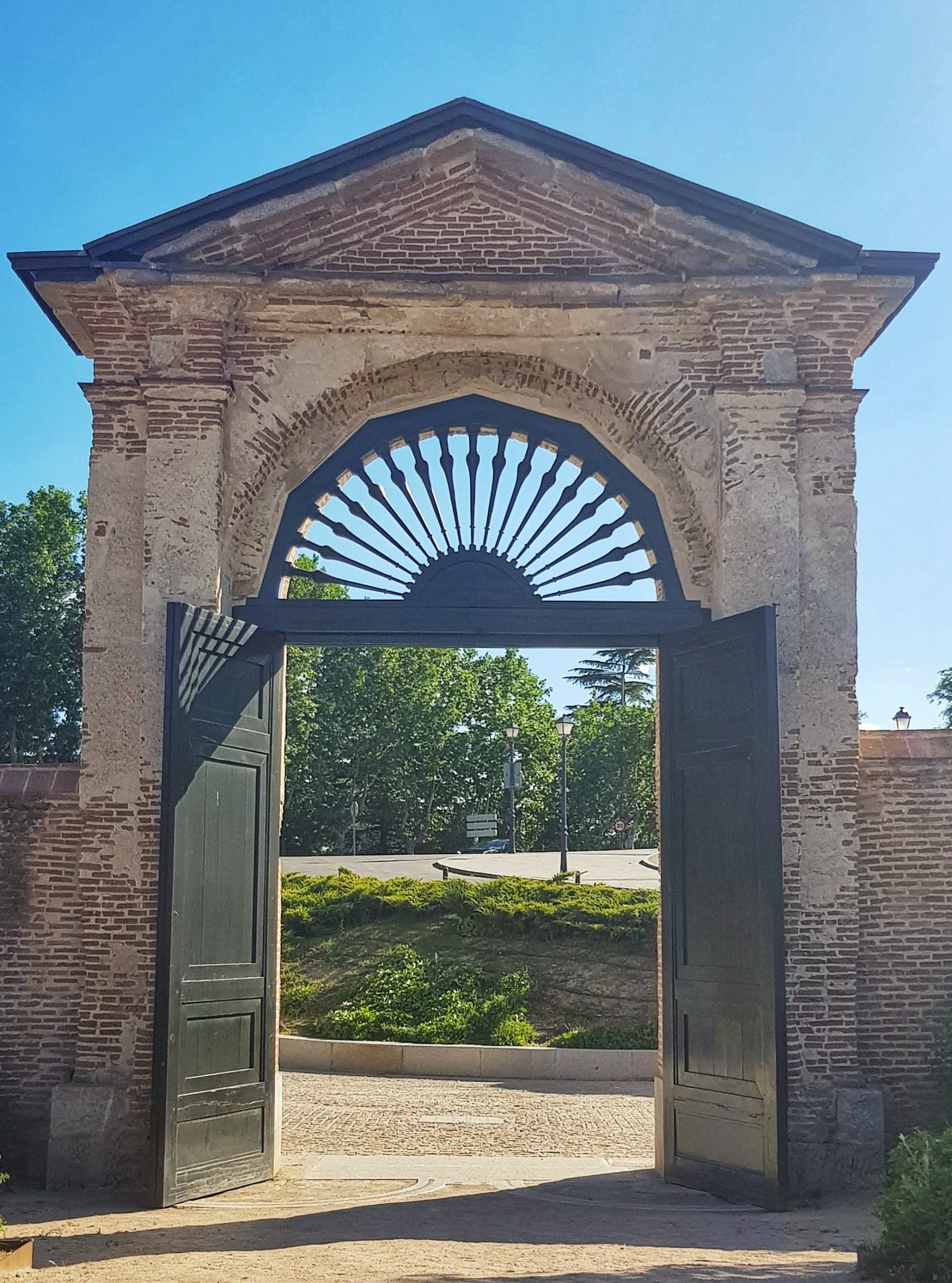 El Palacio del Infante Don Luis en Boadilla es una visita que no te puedes perder.