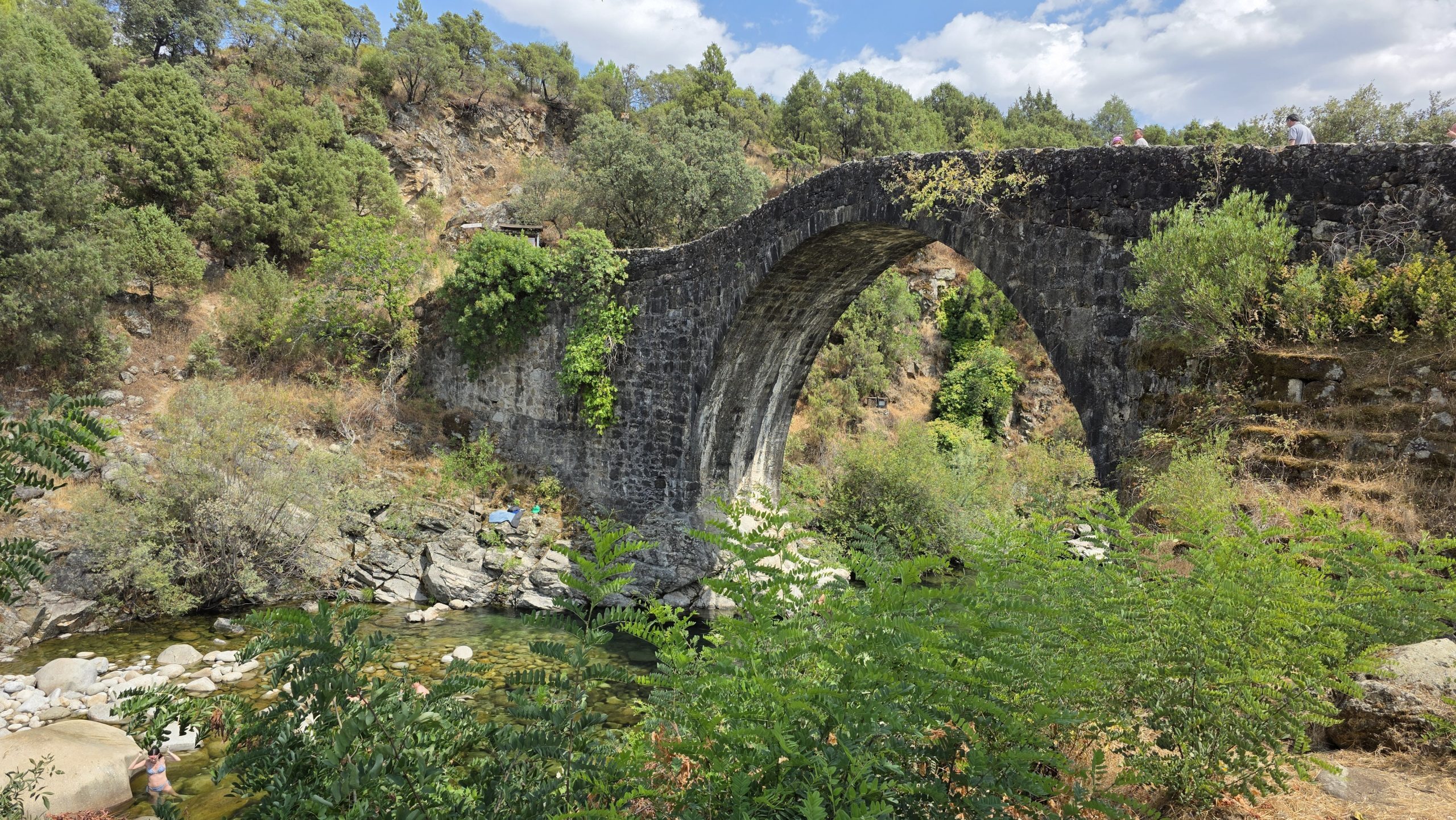 Puente romano Piscina Natural Madrigal de la Vera